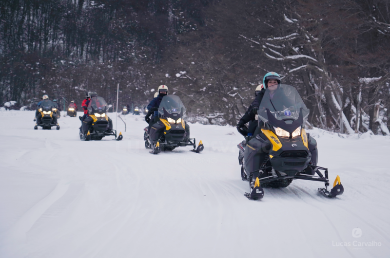 Mini Aventura e Neve Park Austral: Moto de Neve + Almoço Buffet livre com Cordeiro Patagônico