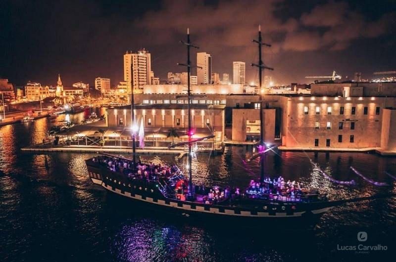 Barco Pirata Tour Noturno