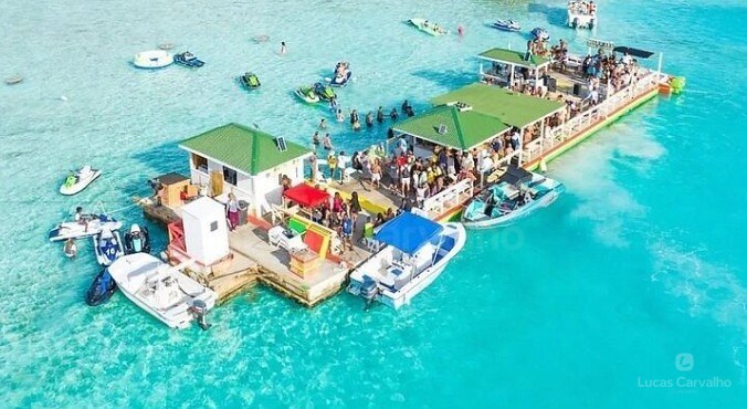 Bar Ibiza em San Andrés: bar flutuante com DJ no mar de sete cores foto 2